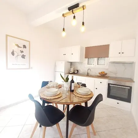 Manolia Apartment *