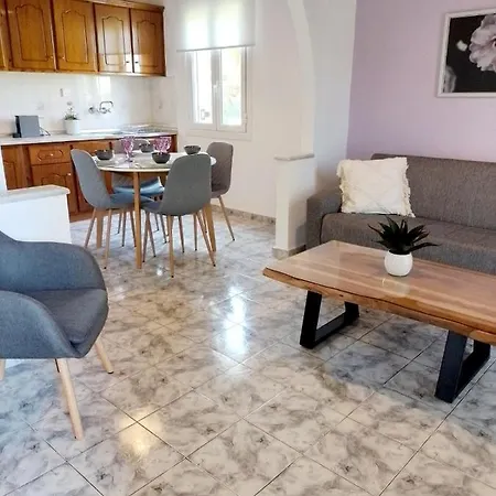 Manolia *